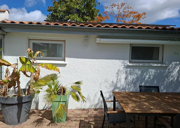 Проживання в сім'ї Cosy Et Salle D'eau Dans Maison Arlac